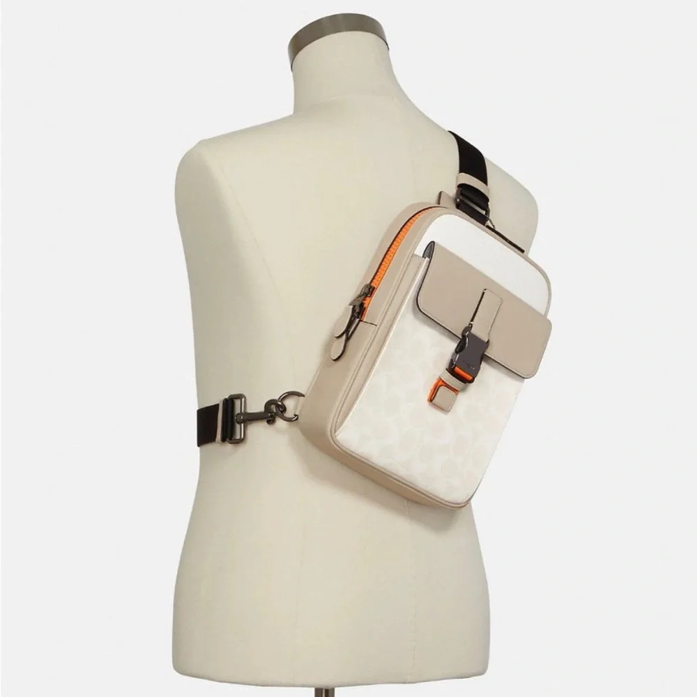 NEW Coach Track Pack In Colorblock Signature Canvas and Leather in White - Picture 3 of 7